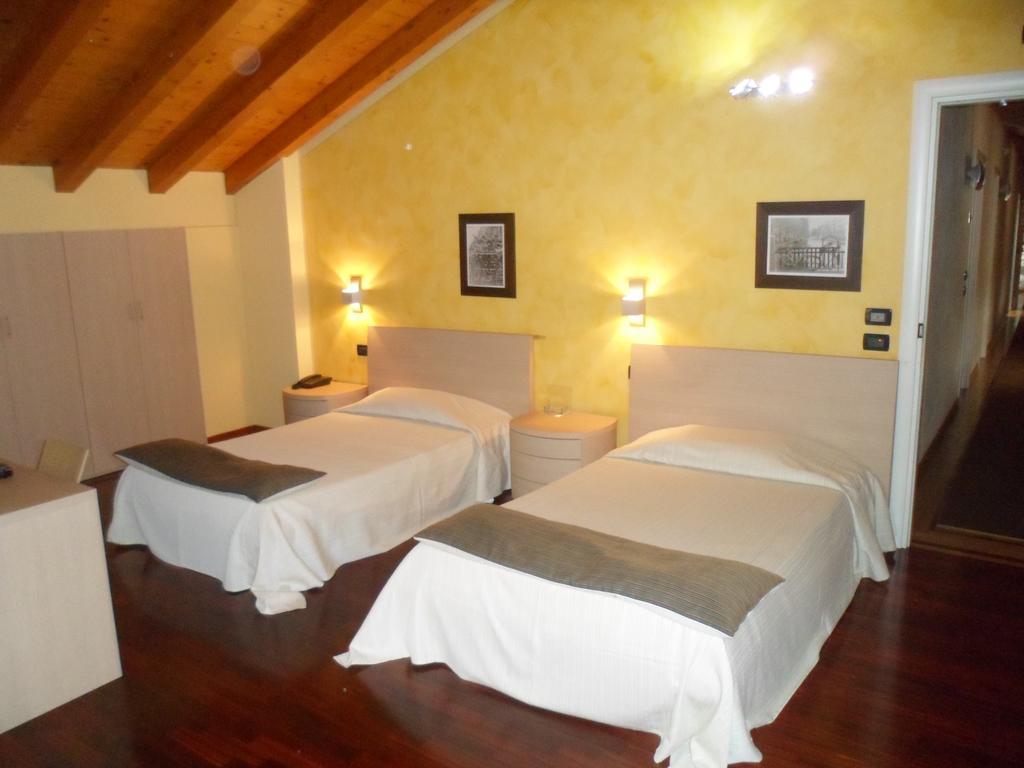 Hotel Fontana Santa Грумело дел Монте Екстериор снимка