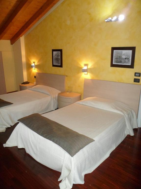 Hotel Fontana Santa Грумело дел Монте Стая снимка