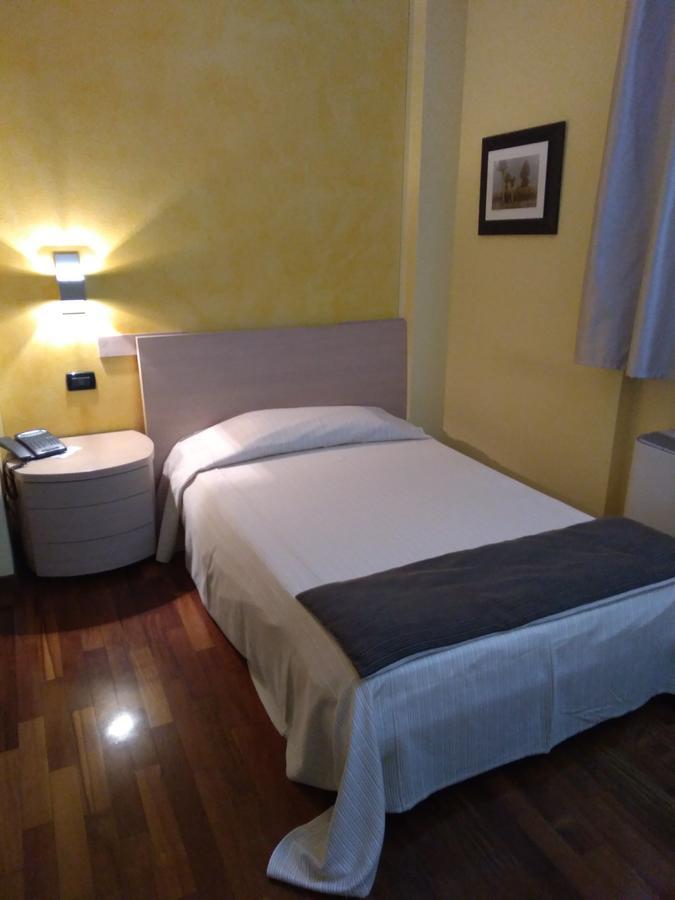 Hotel Fontana Santa Грумело дел Монте Екстериор снимка