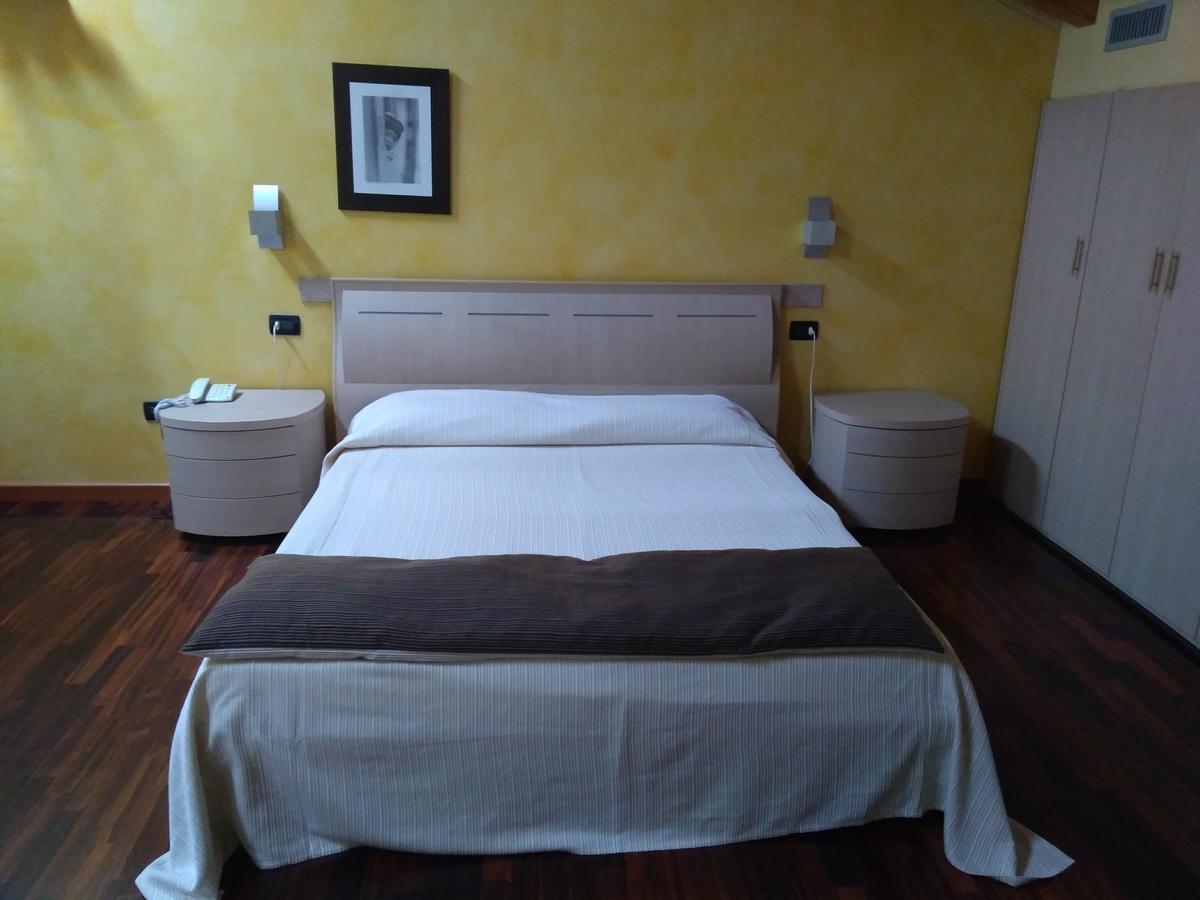 Hotel Fontana Santa Грумело дел Монте Екстериор снимка